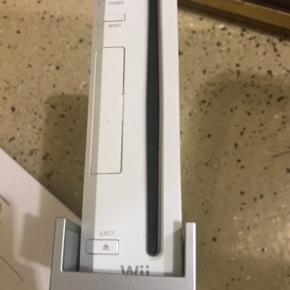 Wii - Picture 6 of 8